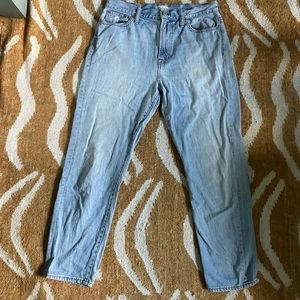 Light wash straight jean